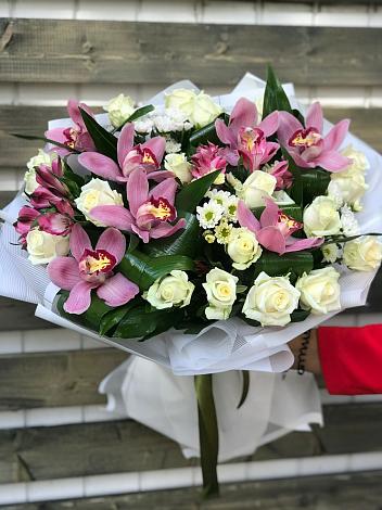 Букет цветов из: Розы и Хризантемы в Павловский