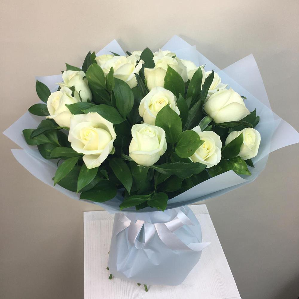 Букет 15 Белых роз Проуд в Павловский