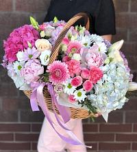 Композиция солнечный день в Павловский Цветочная композиция из Розы, Хризантемы, Пионы и Лизиантусы в корзине в Павловский