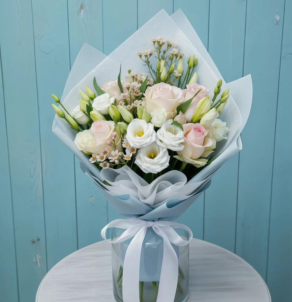 Букет цветов из: Розы и Лизиантусы в Павловский