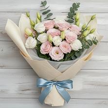Букет цветов из:  Лизиантусы в Павловский