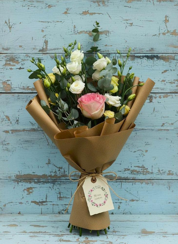 Букет цветов из: Розы и Лизиантусы в Павловский