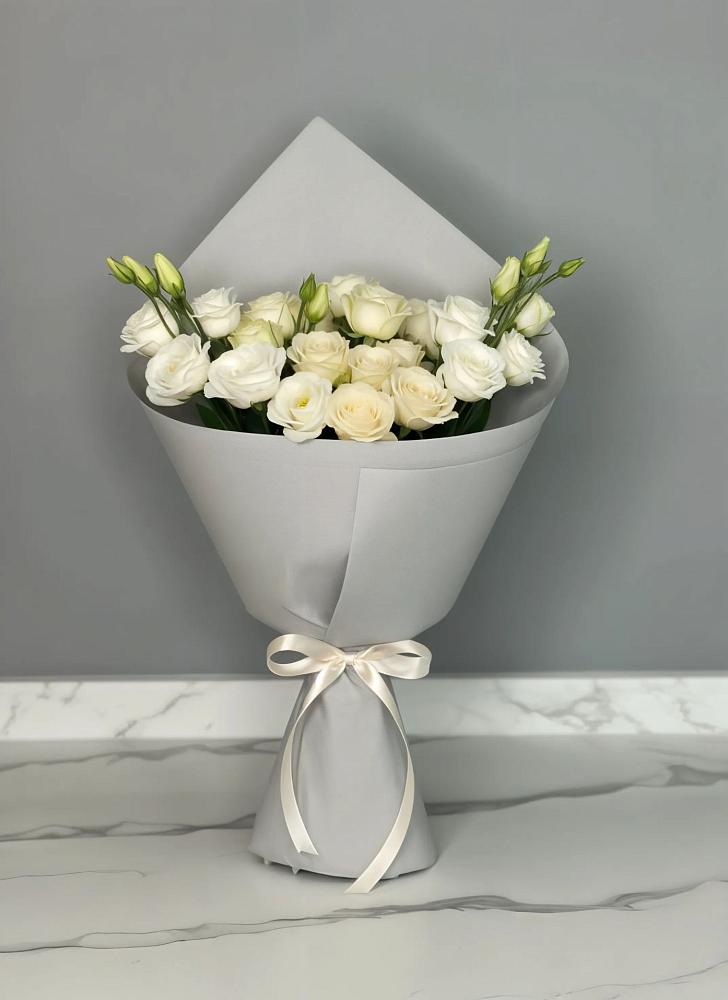 Букет цветов из: Розы и Лизиантусы в Павловский