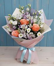 Букет цветов из:  Лизиантусы, Розы, Альстромерии и Гипсофила в Павловский