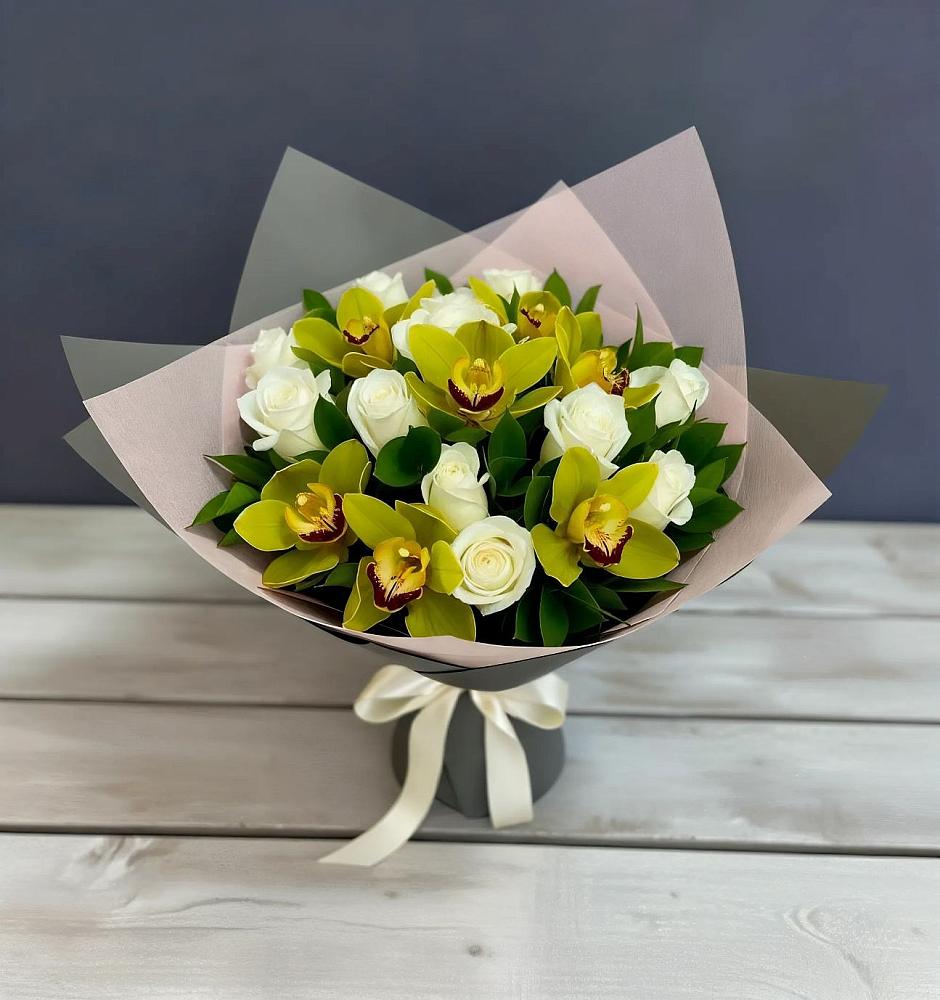 Букет цветов из: Орхидеи и Розы в Павловский