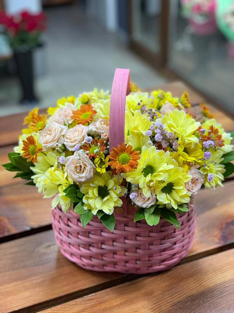 Цветочная композиция из Хризантемы и Розы в корзине в Павловский