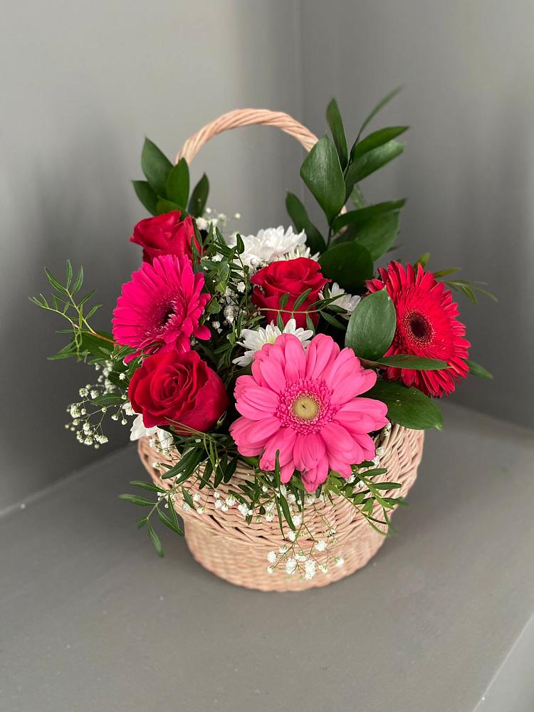Цветочная композиция из Розы, Хризантемы и Герберы в корзине в Павловский