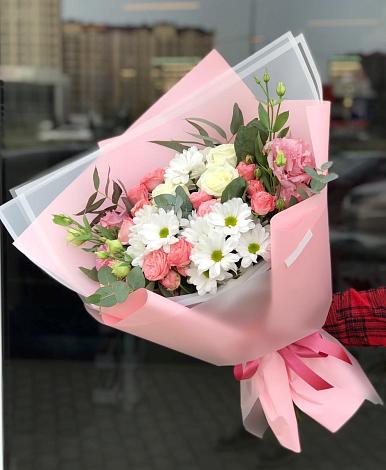 Букет цветов из: Розы, Лизиантусы и Хризантемы в Павловский
