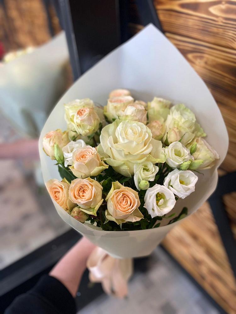 Букет цветов из: Розы и Лизиантусы в Павловский